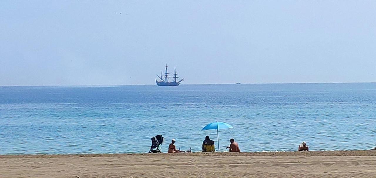 On The Beach! Frente Al Paseo Maritimo, Parking Y Piscina Málaga Buitenkant foto