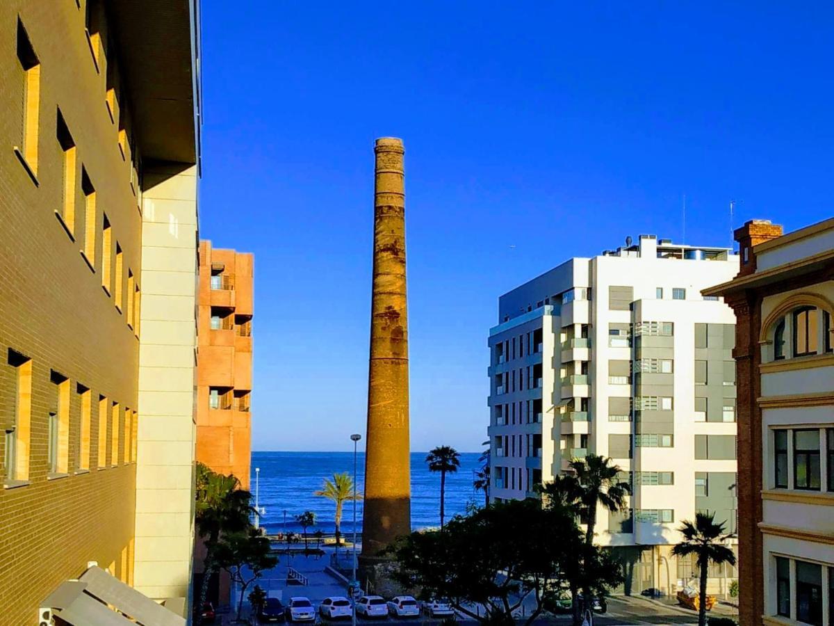On The Beach! Frente Al Paseo Maritimo, Parking Y Piscina Málaga Buitenkant foto